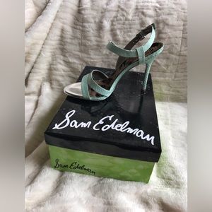 NIB! Gorgeous snakeskin pattern high heels in sea glass green leather.